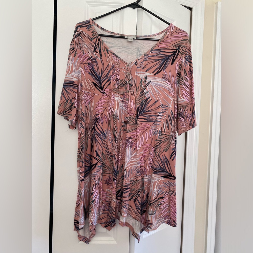 Avenue short sleeve tunic size 18